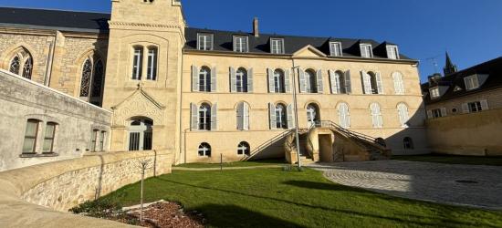 SENLIS, Place Saint Maurice - Résidence Saint-Joseph