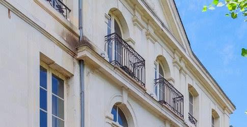 CHINON : 24, place du Général de Gaulle